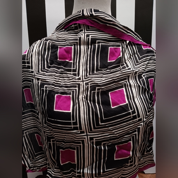 Geometric neck scarf - Picture 3 of 3